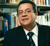 Dr. Carlos Carcach